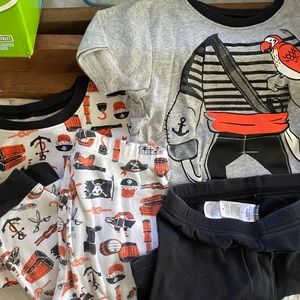 Carter’s 2 Pc pirate pajamas 5/6T
